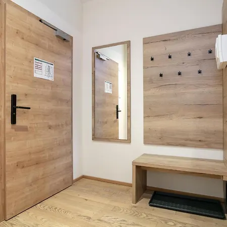 Apart33 1-18 Apartment *