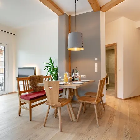 Apartment Apart33 1-18 *