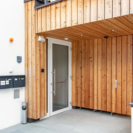 Apart33 1-18 Apartment