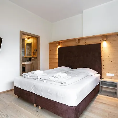 Apart33 1-18 Apartment *