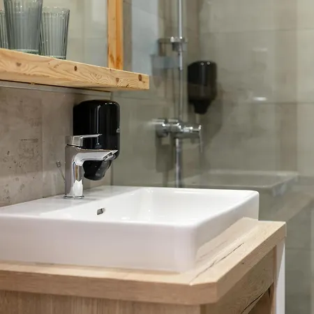 Apart33 1-18