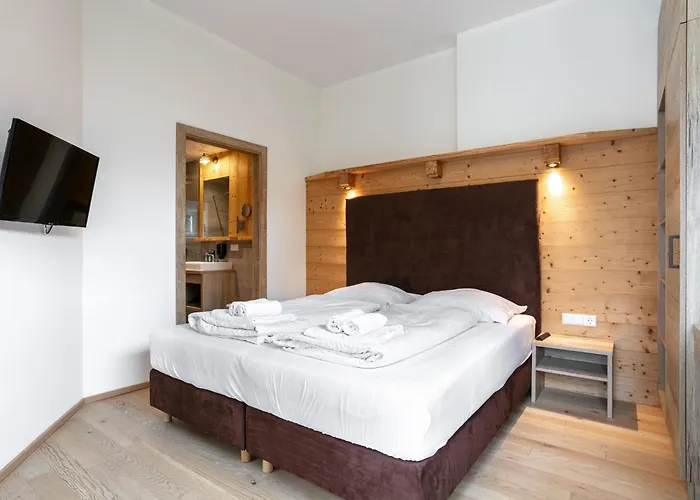 Apart33 1-18 Apartment